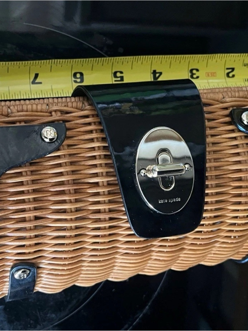 ♠️ KATE SPADE ♠️ Woven Straw Shoulder Bag with Black Leather Trim - Picture 3 of 16